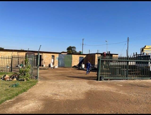 4 BEDROOM HOUSE FOR SALE IN RANDFONTEIN SOUTH